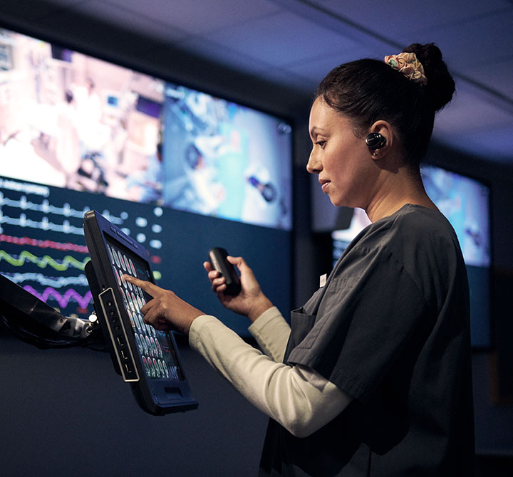 Hospital professional using connected equipment